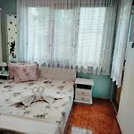 Δωμάτια σε οικογενειακή κατοικία Rooms More *