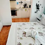 Rooms More Δωμάτια σε οικογενειακή κατοικία Σωζόπολη