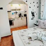 Δωμάτια σε οικογενειακή κατοικία Rooms More *