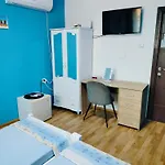 Rooms More Δωμάτια σε οικογενειακή κατοικία