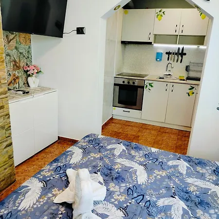 Rooms More *